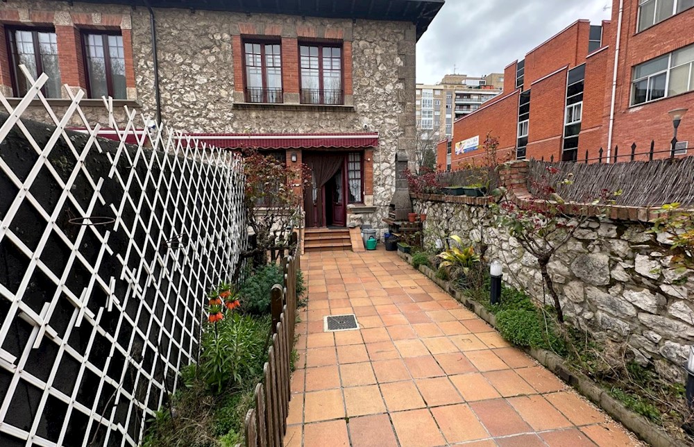 Foto de inmueble: JUNTO A COLEGIO LA SALLE