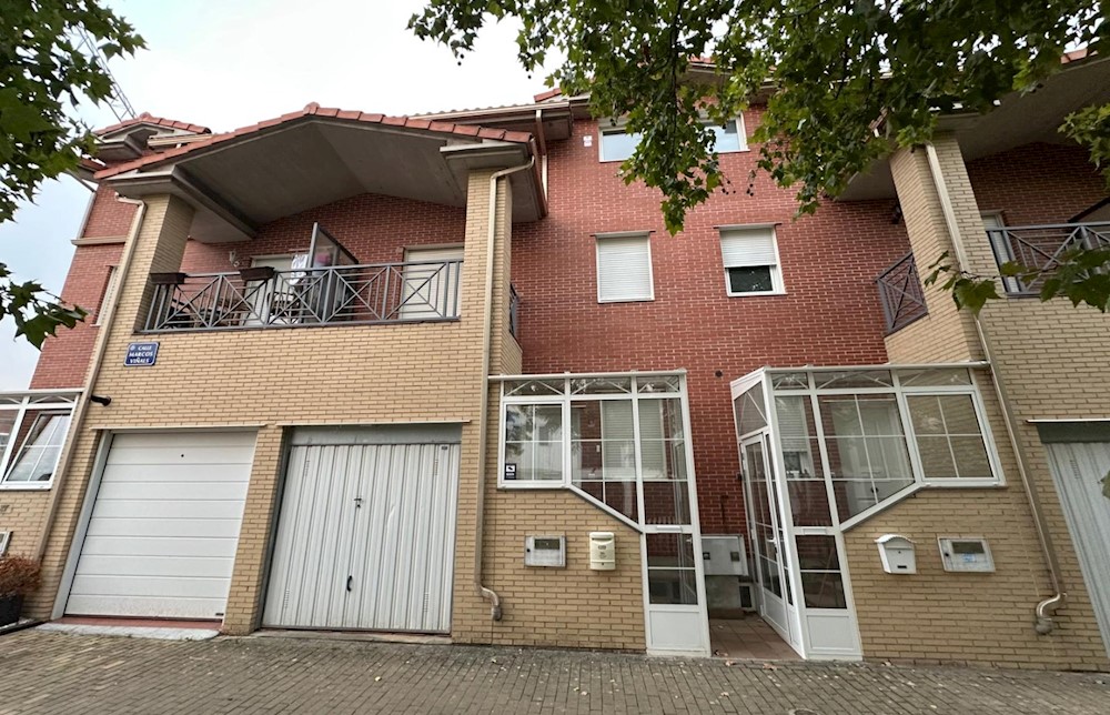 Foto de inmueble: ESPECTACULAR CASA ADOSADA EN VENTA EN LA BARRIADA 